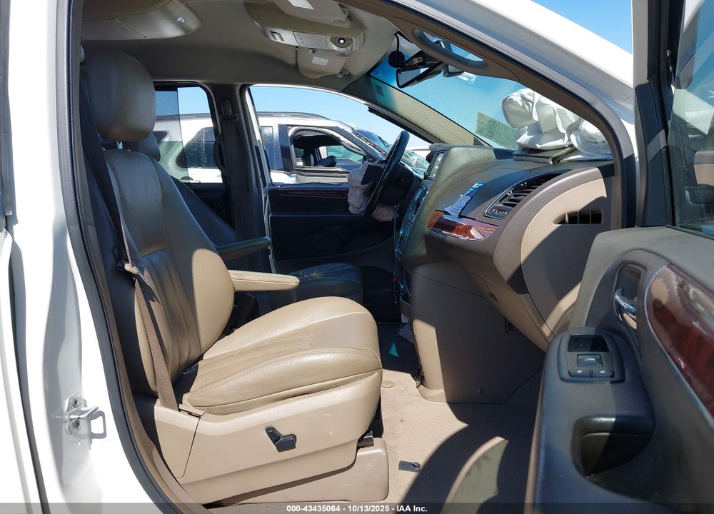 2012 CHRYSLER TOWN & COUNTRY VIN: 2C4RC1CG4CR181725