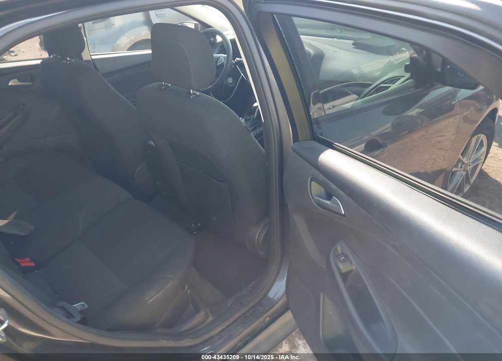 2018 FORD FOCUS VIN: 1FADP3K23JL286543