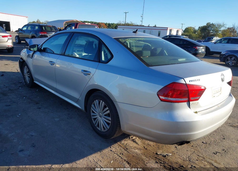 2015 VOLKSWAGEN PASSAT VIN: 1VWAT7A3XFC071692