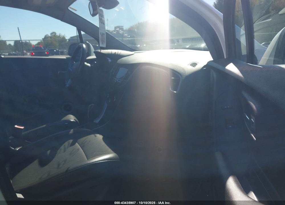 2019 CHEVROLET TRAX VIN: 3GNCJPSB3KL143183