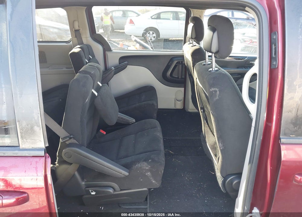 2017 DODGE GRAND CARAVAN VIN: 2C4RDGBG2HR568637