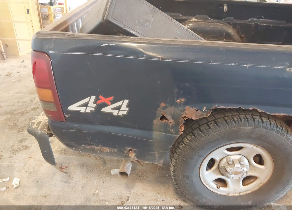 2000 CHEVROLET SILVERADO 1500 VIN: 1GCEK14W2YE198437