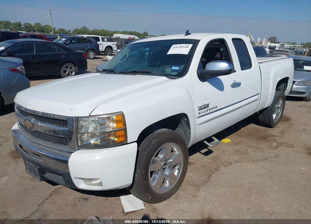 2011 CHEVROLET SILVERADO 1500 LT VIN: 1GCRCSE03BZ301170