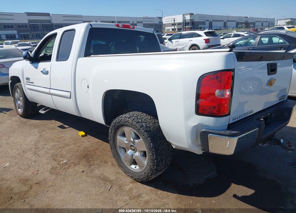 2011 CHEVROLET SILVERADO 1500 LT VIN: 1GCRCSE03BZ301170