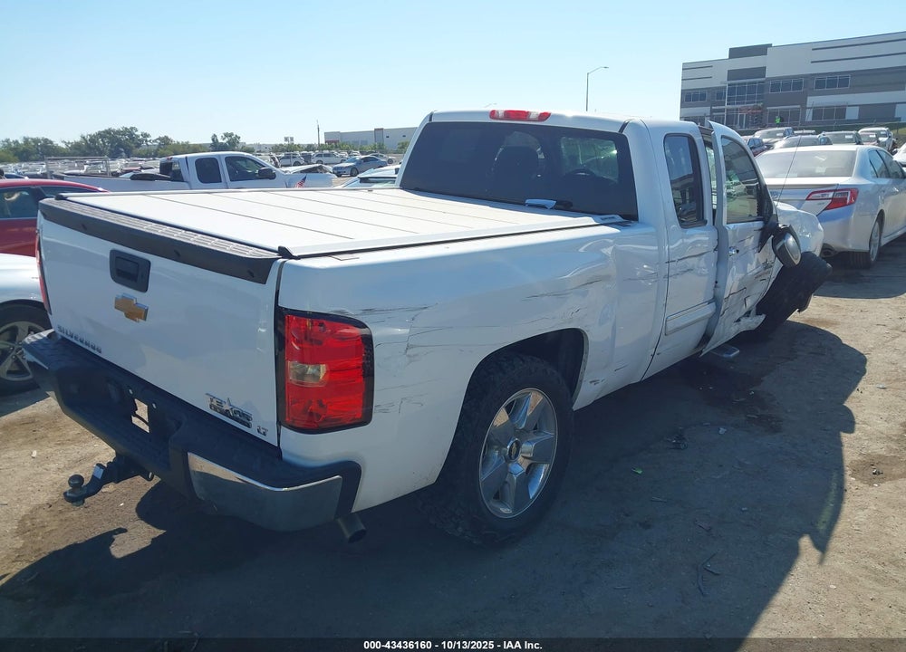 2011 CHEVROLET SILVERADO 1500 LT VIN: 1GCRCSE03BZ301170