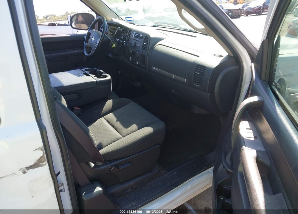 2011 CHEVROLET SILVERADO 1500 LT VIN: 1GCRCSE03BZ301170