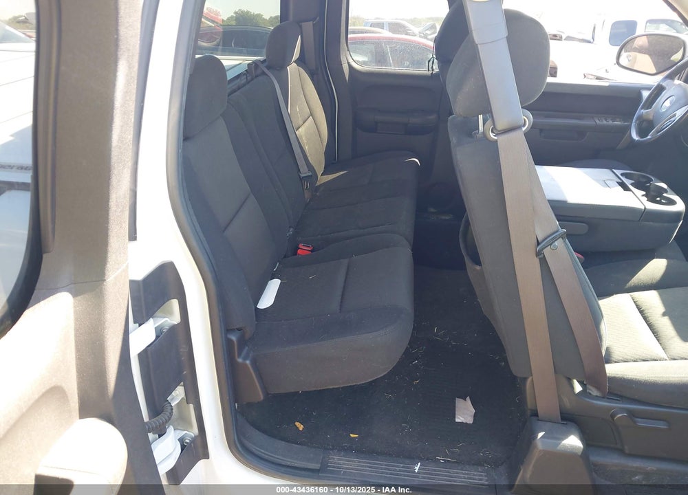 2011 CHEVROLET SILVERADO 1500 LT VIN: 1GCRCSE03BZ301170