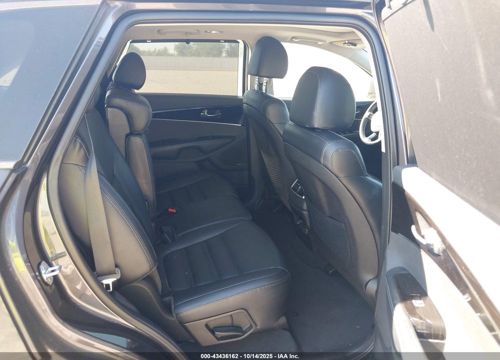 2019 KIA SORENTO VIN: 5XYPH4A51KG508094
