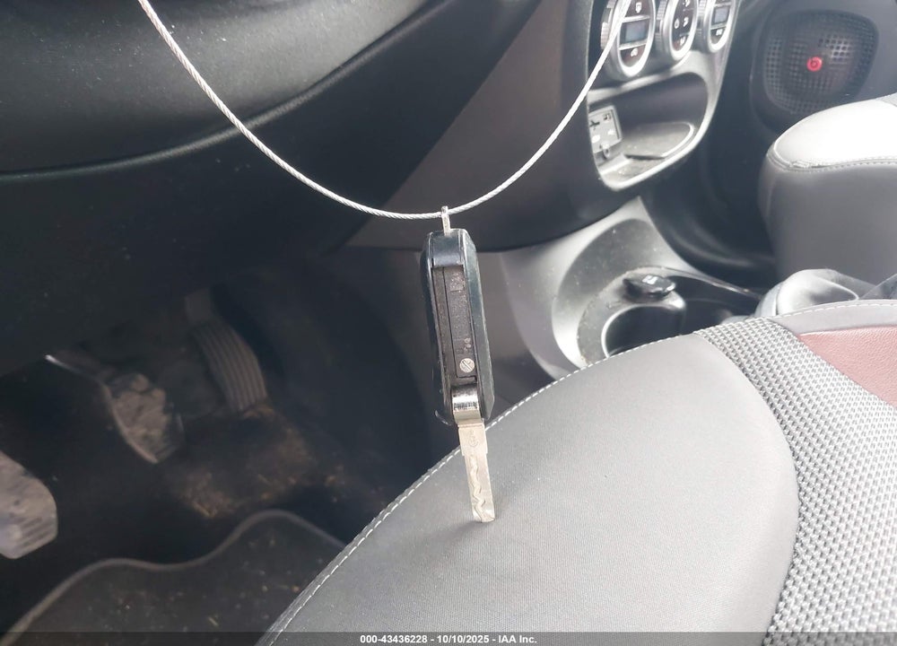 2014 FIAT 500L VIN: ZFBCFADH2EZ014246