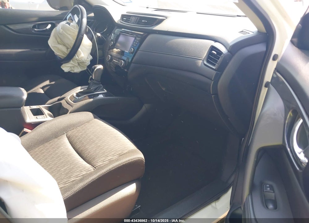 2017 NISSAN ROGUE SV VIN: JN8AT2MTXHW136046