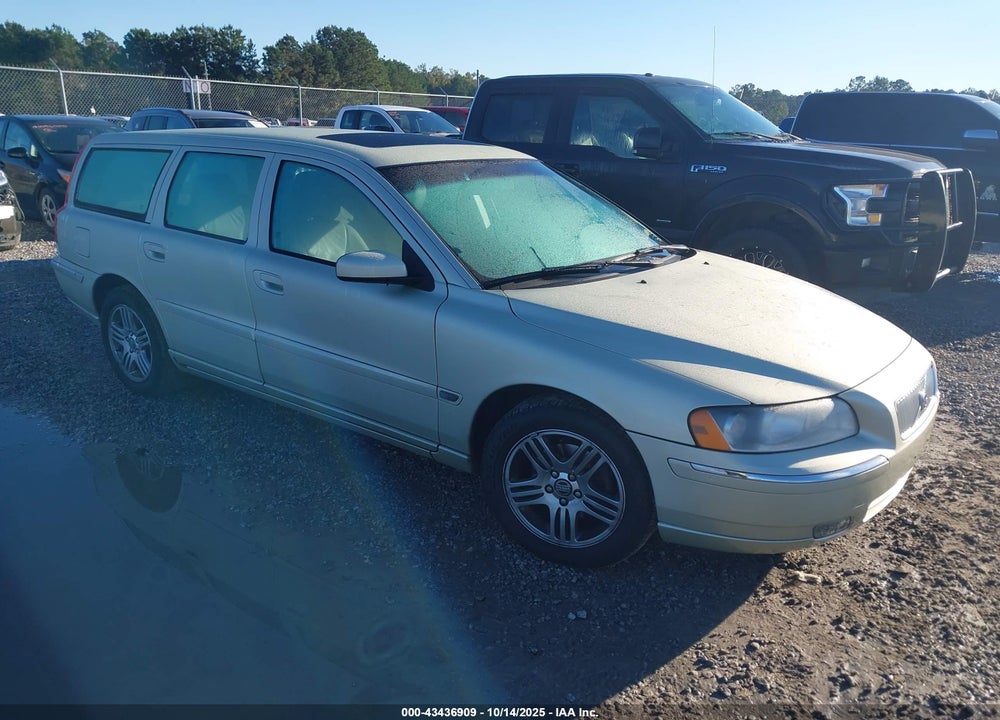 2006 VOLVO V70 2.5T VIN: YV1SW592462550821