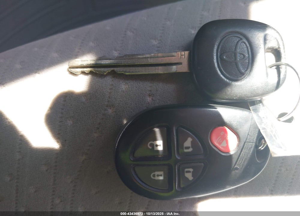 2017 TOYOTA SIENNA LE VIN: 5TDKZ3DC1HS801470