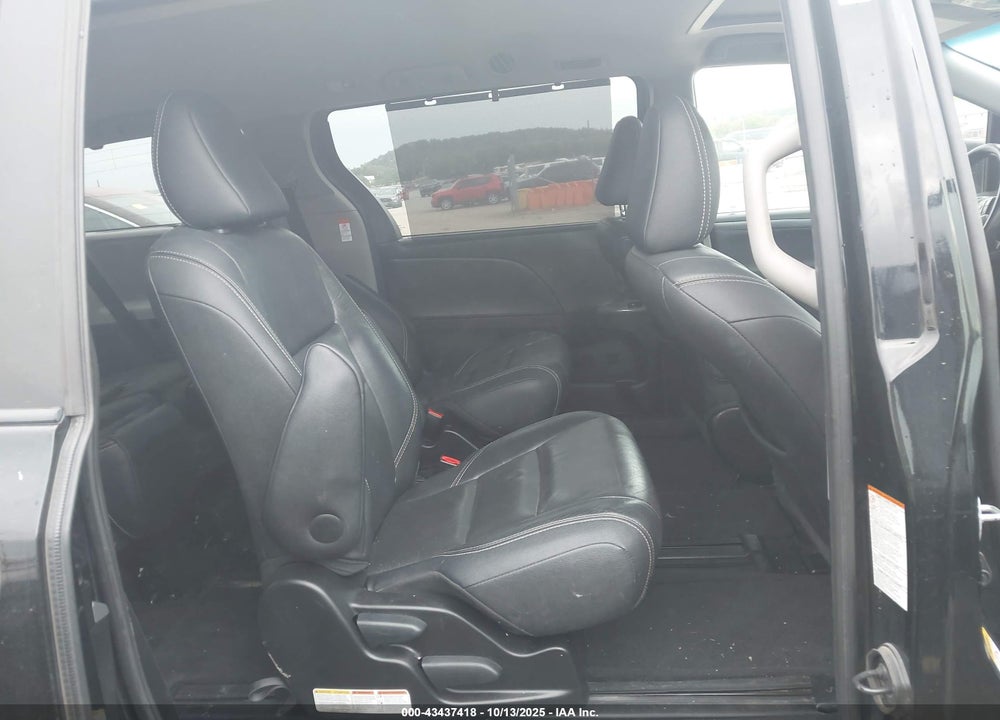 2017 TOYOTA SIENNA SE 8 PASSENGER VIN: 5TDXZ3DC5HS780533