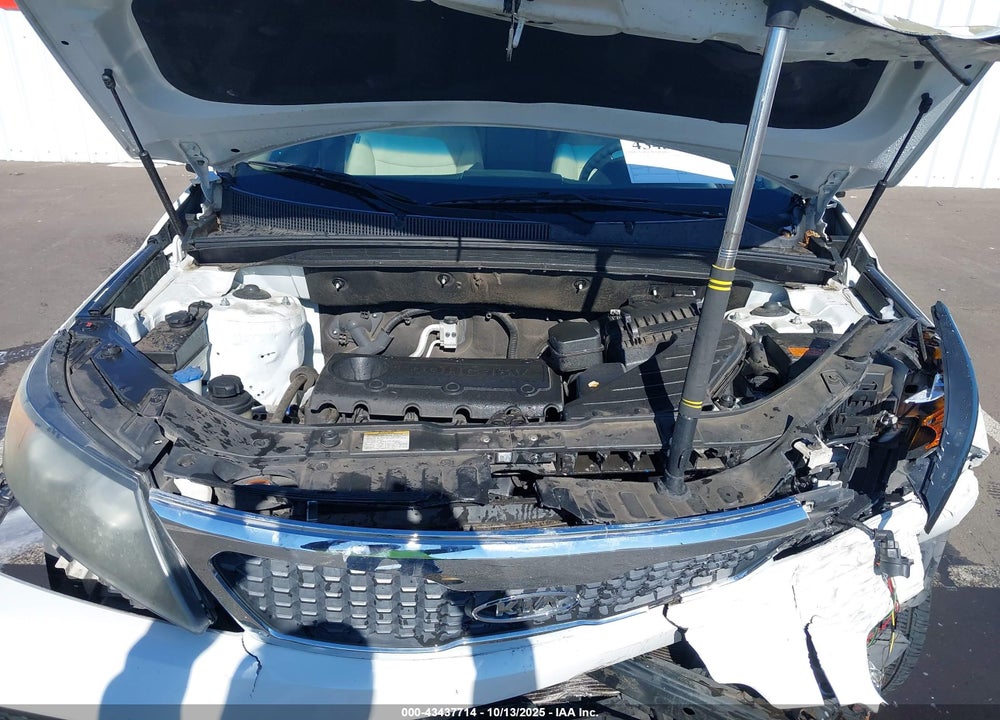 2011 KIA SORENTO LX VIN: 5XYKT4A16BG182993