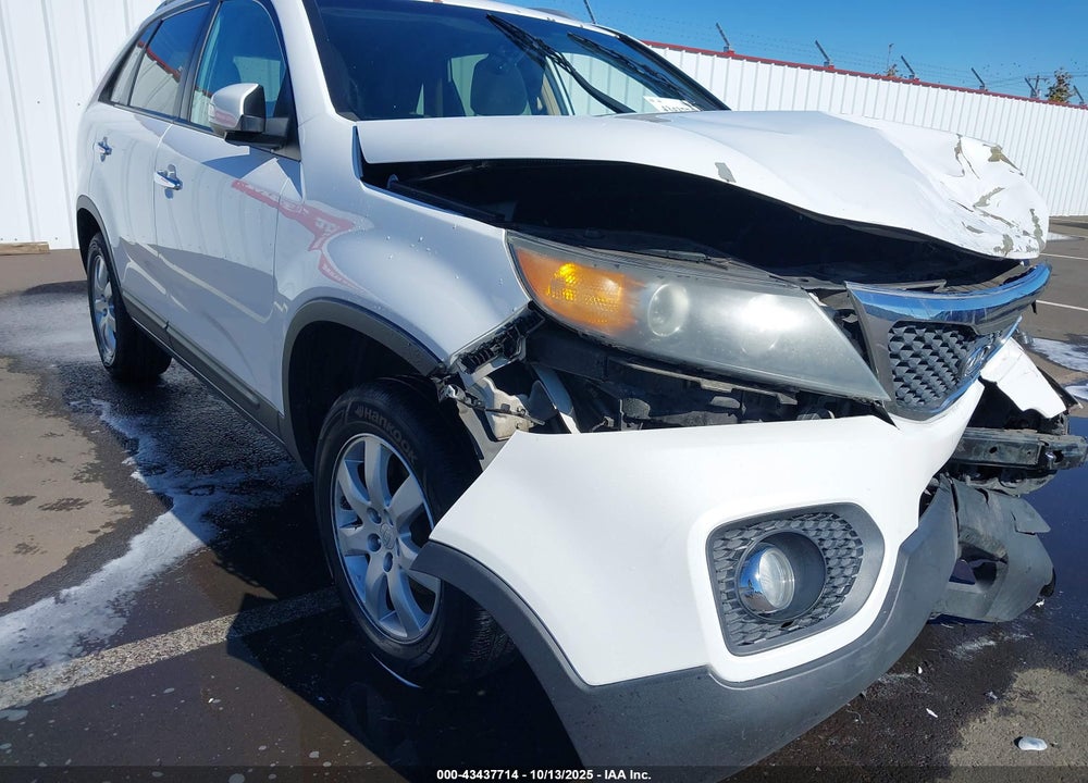 2011 KIA SORENTO LX VIN: 5XYKT4A16BG182993