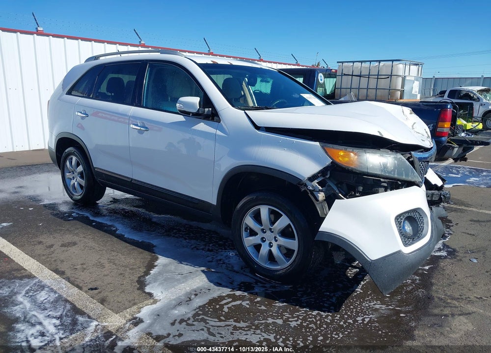 2011 KIA SORENTO LX VIN: 5XYKT4A16BG182993