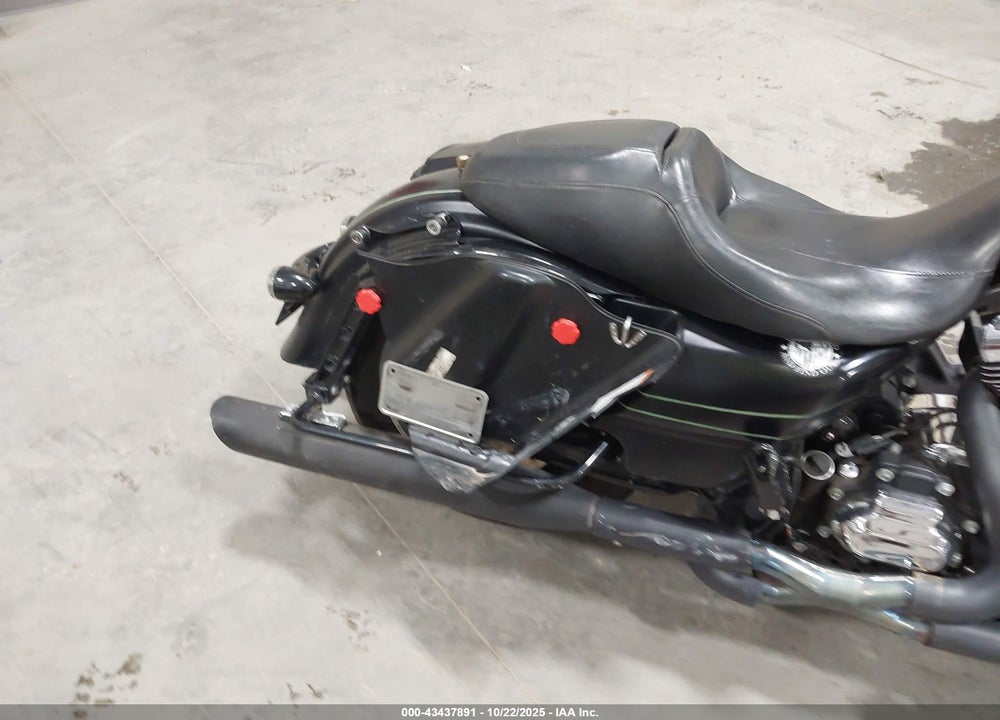 2015 HARLEY-DAVIDSON FLTRXS ROAD GLIDE SPECIAL VIN: 1HD1KTM18FB601302
