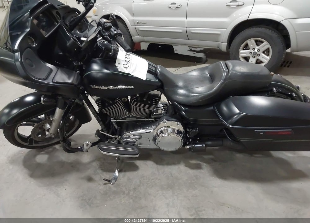 2015 HARLEY-DAVIDSON FLTRXS ROAD GLIDE SPECIAL VIN: 1HD1KTM18FB601302