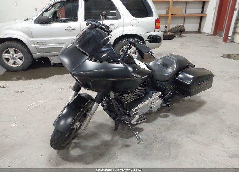2015 HARLEY-DAVIDSON FLTRXS ROAD GLIDE SPECIAL VIN: 1HD1KTM18FB601302