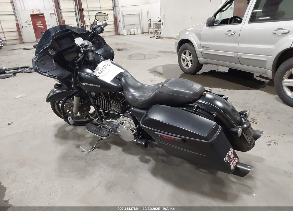 2015 HARLEY-DAVIDSON FLTRXS ROAD GLIDE SPECIAL VIN: 1HD1KTM18FB601302