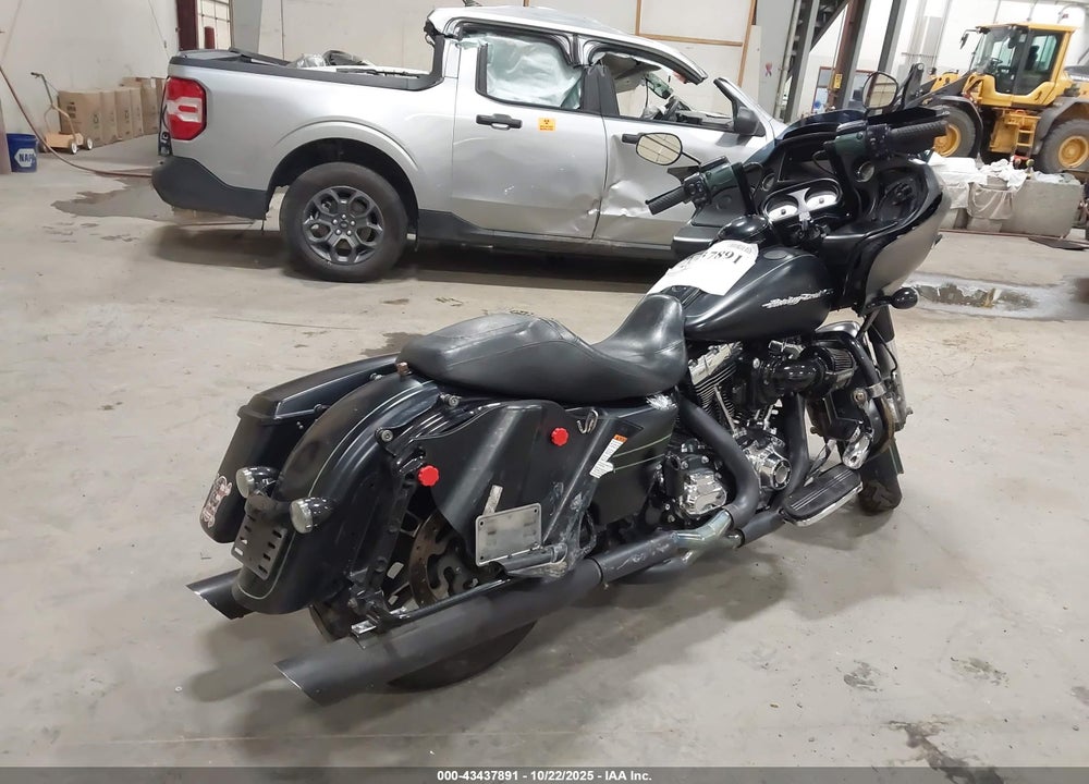 2015 HARLEY-DAVIDSON FLTRXS ROAD GLIDE SPECIAL VIN: 1HD1KTM18FB601302