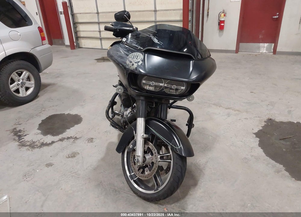 2015 HARLEY-DAVIDSON FLTRXS ROAD GLIDE SPECIAL VIN: 1HD1KTM18FB601302