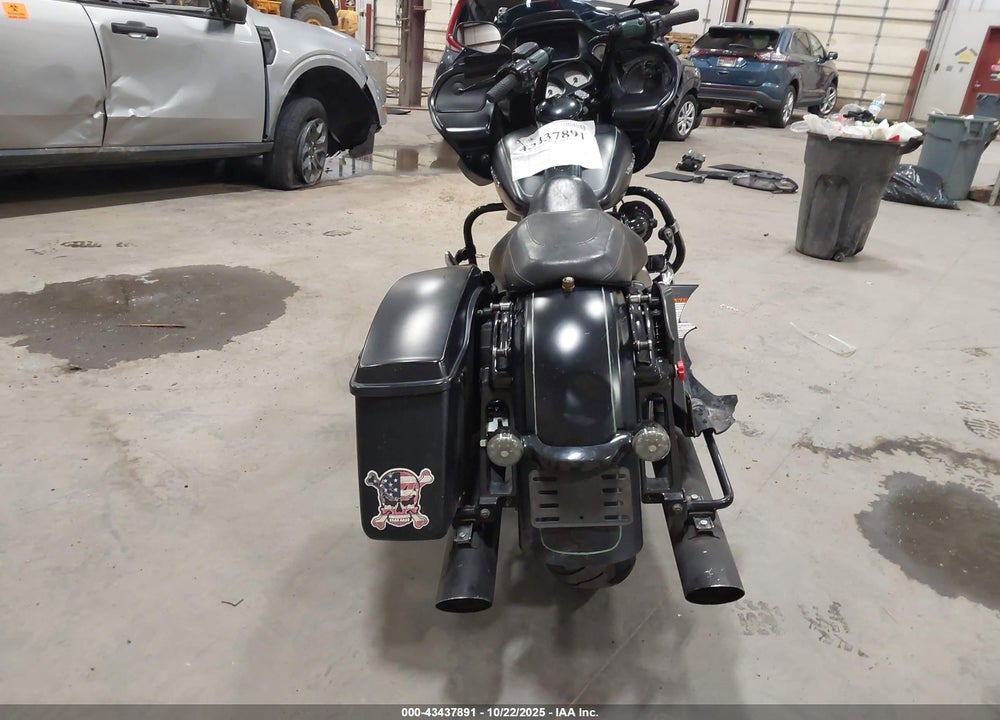 2015 HARLEY-DAVIDSON FLTRXS ROAD GLIDE SPECIAL VIN: 1HD1KTM18FB601302