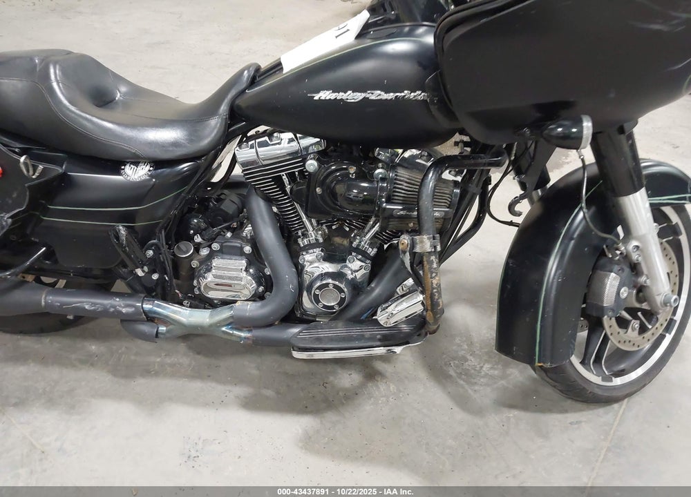 2015 HARLEY-DAVIDSON FLTRXS ROAD GLIDE SPECIAL VIN: 1HD1KTM18FB601302