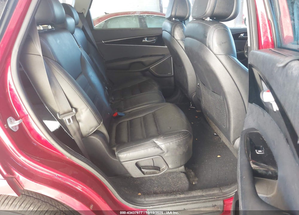 2016 KIA SORENTO VIN: 5XYPKDA54GG002087