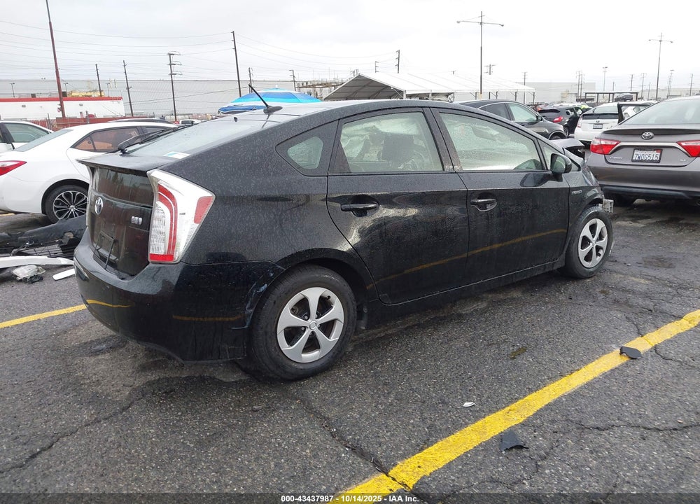 2013 TOYOTA PRIUS THREE VIN: JTDKN3DU2D5543092