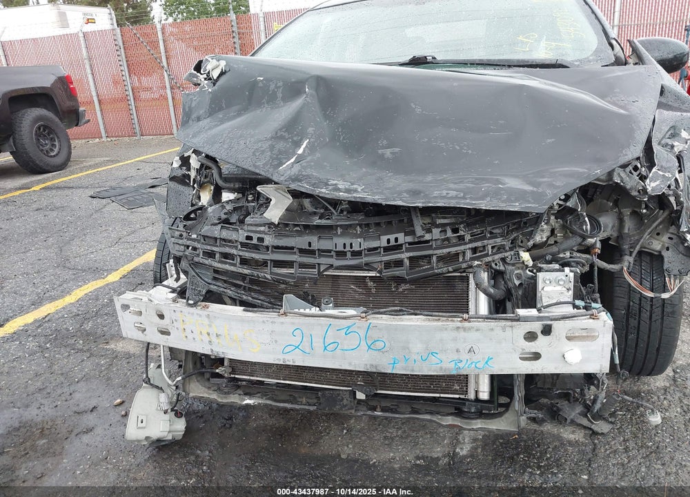 2013 TOYOTA PRIUS THREE VIN: JTDKN3DU2D5543092