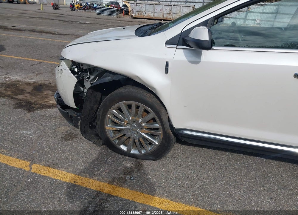 2011 LINCOLN MKX VIN: 2LMDJ8JK4BBJ30877
