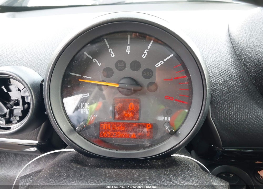 2015 MINI PACEMAN VIN: WMWSS1C54FWN94871