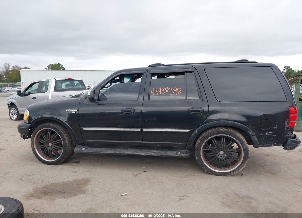 2002 FORD EXPEDITION XLT VIN: 1FMRU15W72LA12268