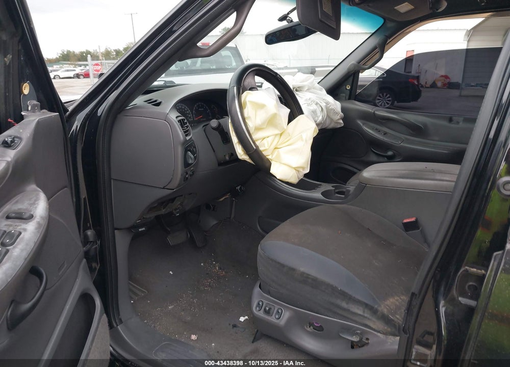 2002 FORD EXPEDITION XLT VIN: 1FMRU15W72LA12268