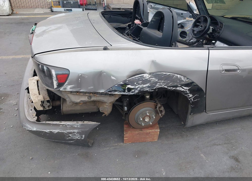 2005 HONDA S2000 VIN: JHMAP21405S008638