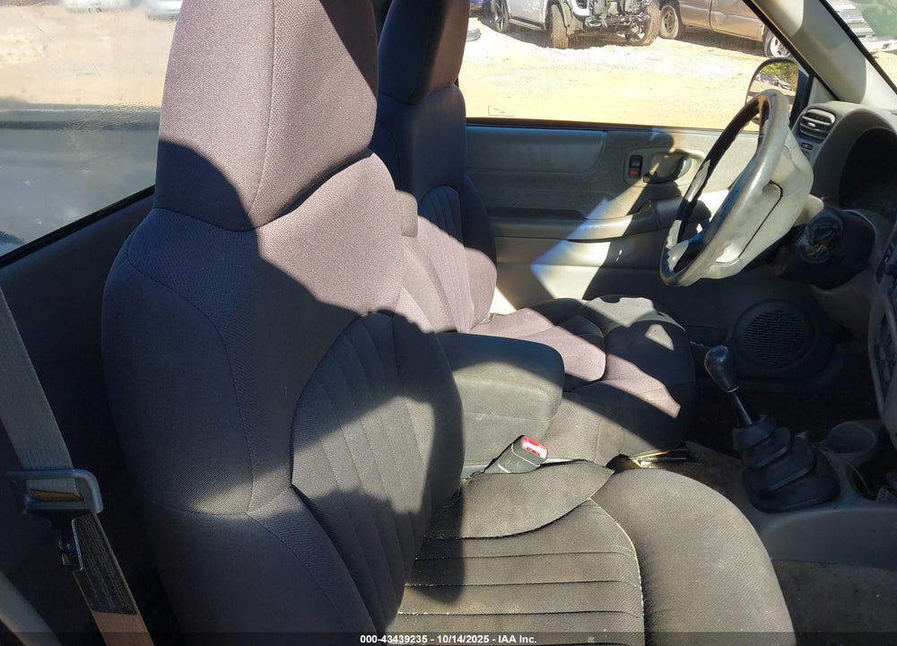 1998 CHEVROLET S-10 LS FLEETSIDE VIN: 1GCCS1447W8187449