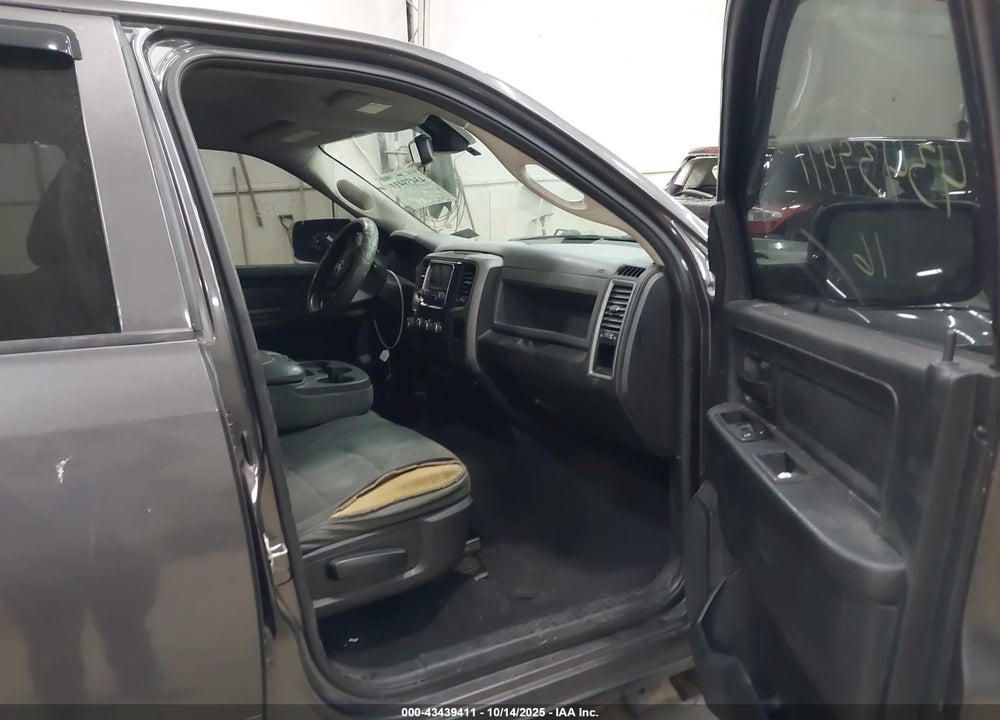 2016 RAM 1500 EXPRESS VIN: 1C6RR7FT7GS302611