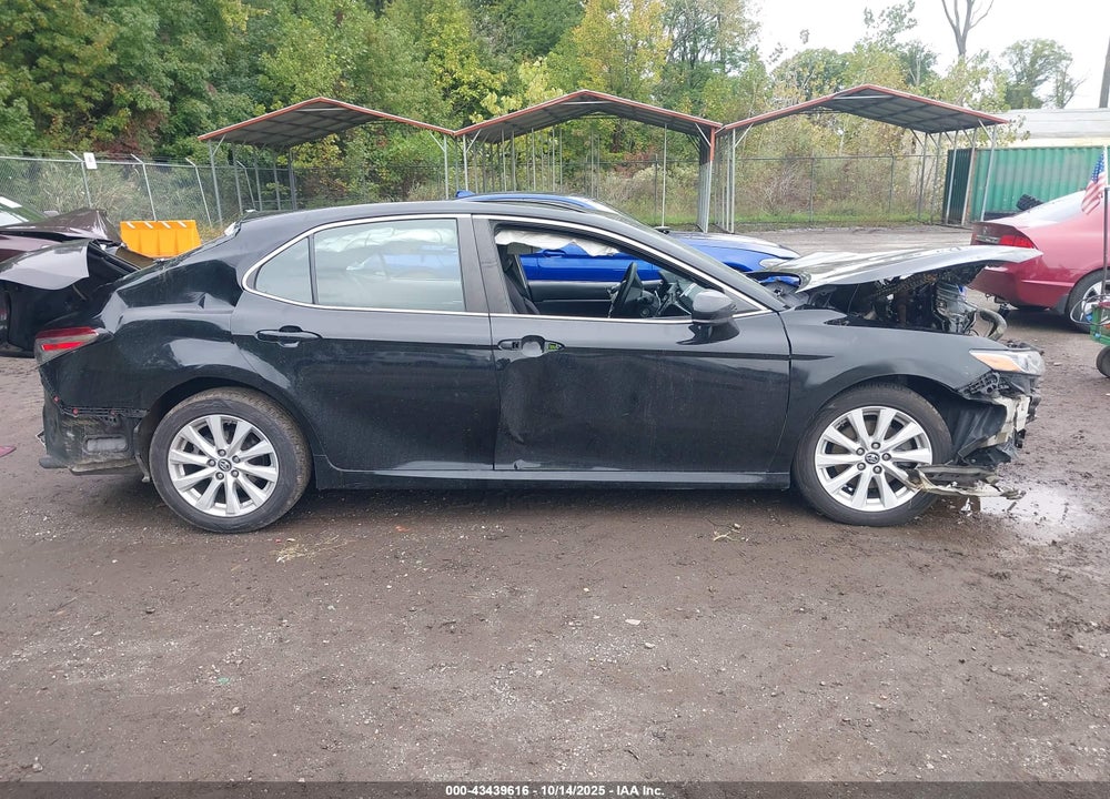 2018 TOYOTA CAMRY VIN: 4T1B11HK7JU077102