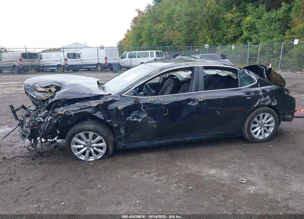 2018 TOYOTA CAMRY VIN: 4T1B11HK7JU077102