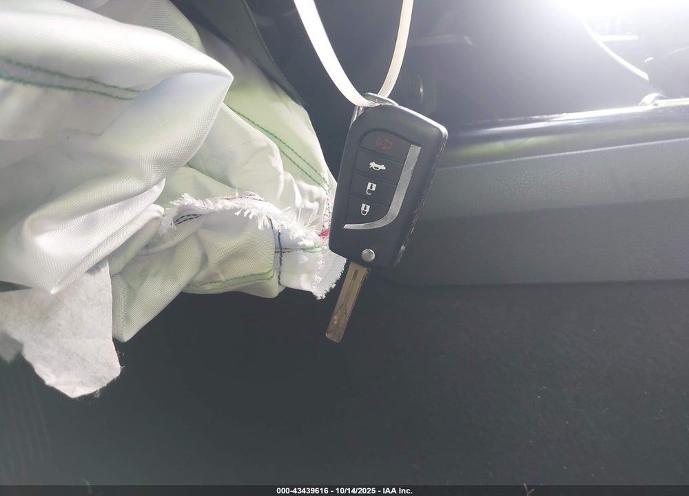 2018 TOYOTA CAMRY VIN: 4T1B11HK7JU077102