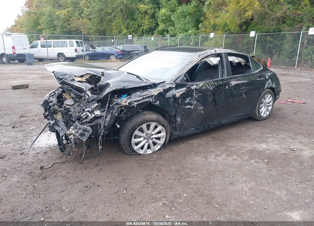 2018 TOYOTA CAMRY VIN: 4T1B11HK7JU077102