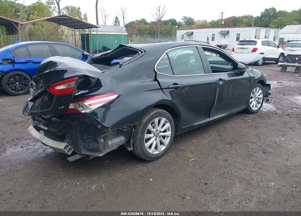 2018 TOYOTA CAMRY VIN: 4T1B11HK7JU077102