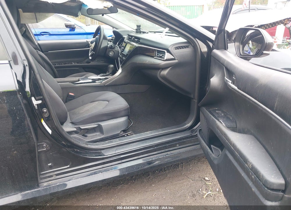 2018 TOYOTA CAMRY VIN: 4T1B11HK7JU077102