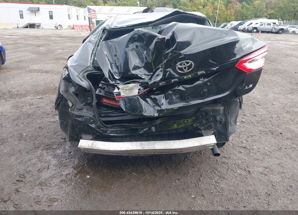 2018 TOYOTA CAMRY VIN: 4T1B11HK7JU077102