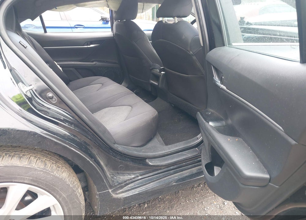 2018 TOYOTA CAMRY VIN: 4T1B11HK7JU077102