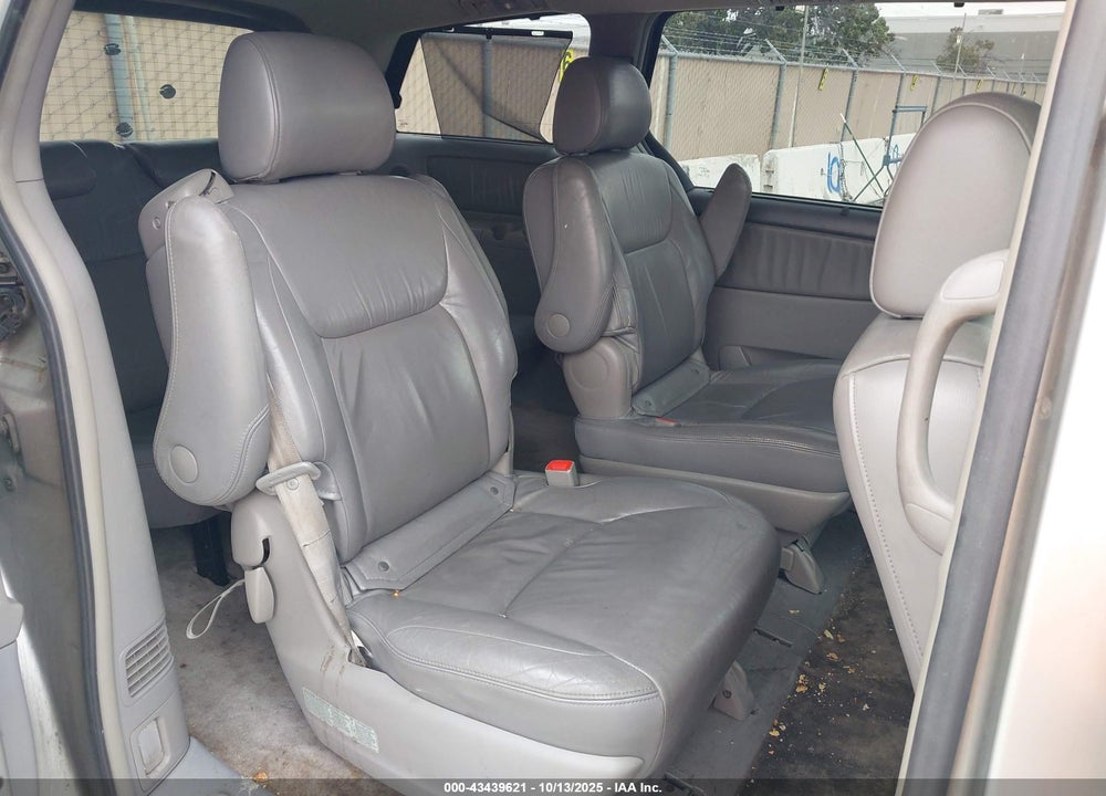2005 TOYOTA SIENNA XLE VIN: 5TDZA22C95S355843