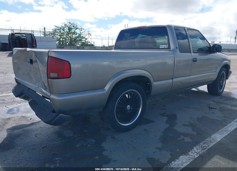 2003 CHEVROLET S-10 LS VIN: 1GCCS19H138239049