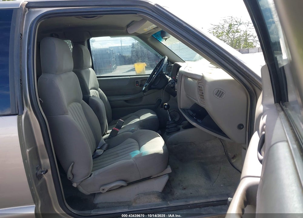 2003 CHEVROLET S-10 LS VIN: 1GCCS19H138239049