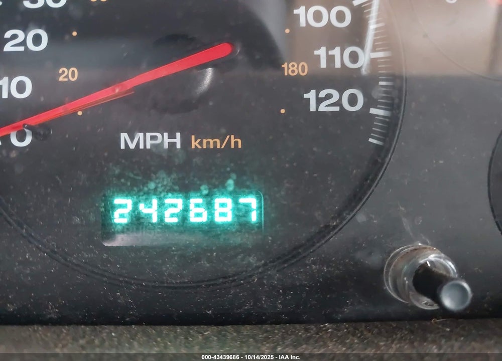 2000 JEEP GRAND CHEROKEE LAREDO VIN: 1J4GW48S7YC417985